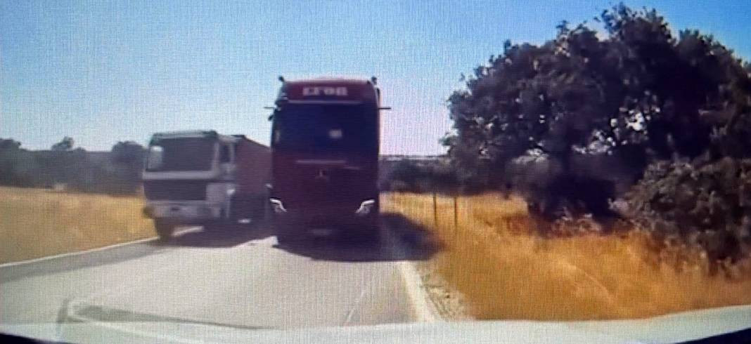 Edirne'de TIR trafik canavarlığı yaptı - Resim: 4